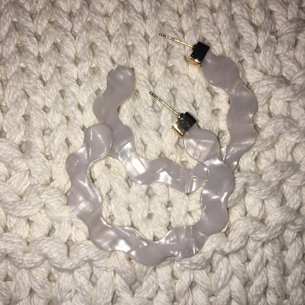 NWT! Pearlescent Gray & Gold Hoop Earrings!